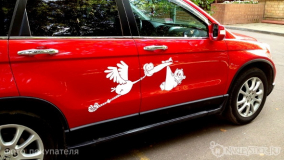 Наклейка на авто "Аист с младенцем"