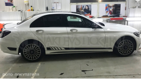 Акцентные полосы на борт Mercedes-Benz C-class, вид 1
