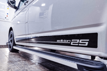 Акцентные полосы "Edition 25" на Volkswagen Transporter, вид 1