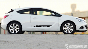 Спортивные полосы на автомобиль Опель Астра GTC, вид 3