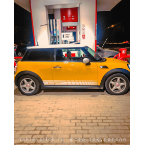 Спортивные полосы на двери Mini Cooper