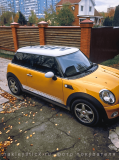 Спортивные полосы на двери Mini Cooper