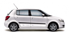 Комплект наклеек акцентных полос на борт автомобиля Шкода Fabia, вид 1