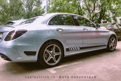 Акцентные полосы на борт Mercedes-Benz C-class, вид 1