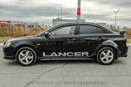 Комплект наклеек "Lancer" на Митсубиши Лансер