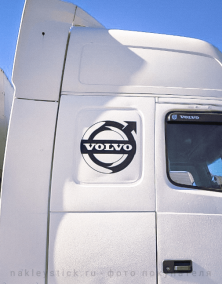 Наклейка эмблема "Volvo" на грузовики серии FH