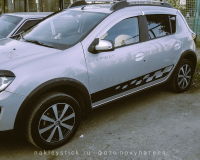 Спортивные полосы на борт Renault Sandero, вид 2