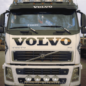 Наклейка "Volvo" на Вольво серии FH