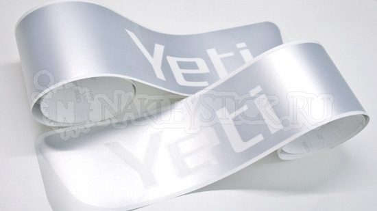 Наклейки полос на двери автомобиля Шкода Yeti пример 1