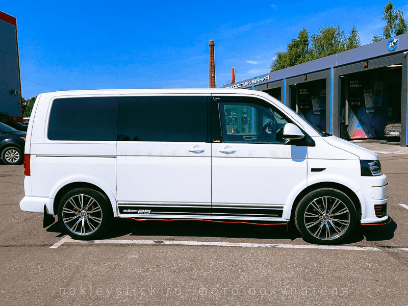 Акцентные полосы Edition 25 на Volkswagen Transporter пример 6 Акцентные полосы Edition 25 на Volkswagen Transporter пример 6