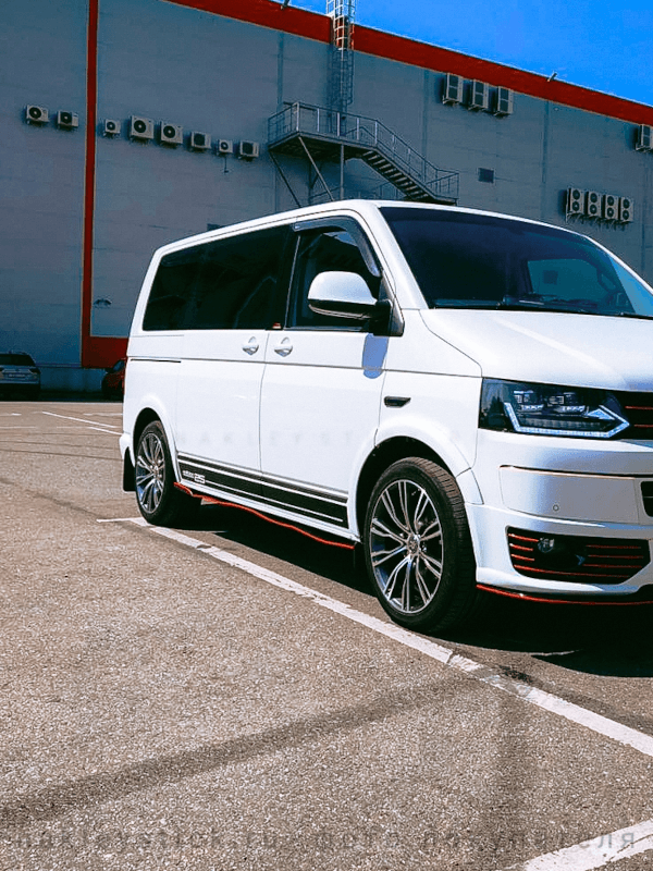 Акцентные полосы Edition 25 на Volkswagen Transporter пример 9 Акцентные полосы Edition 25 на Volkswagen Transporter пример 9